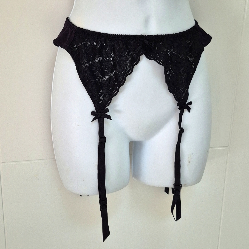 Ajustable Black Lace Garter Belt S/M
